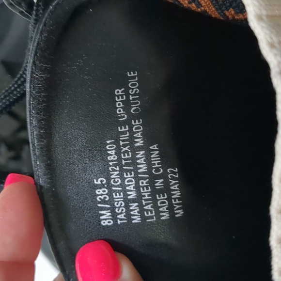 BCBG Generation Tassie Moto Lace-Up Sweater Knit Ankle Boots Size 8 - Picture 6 of 6